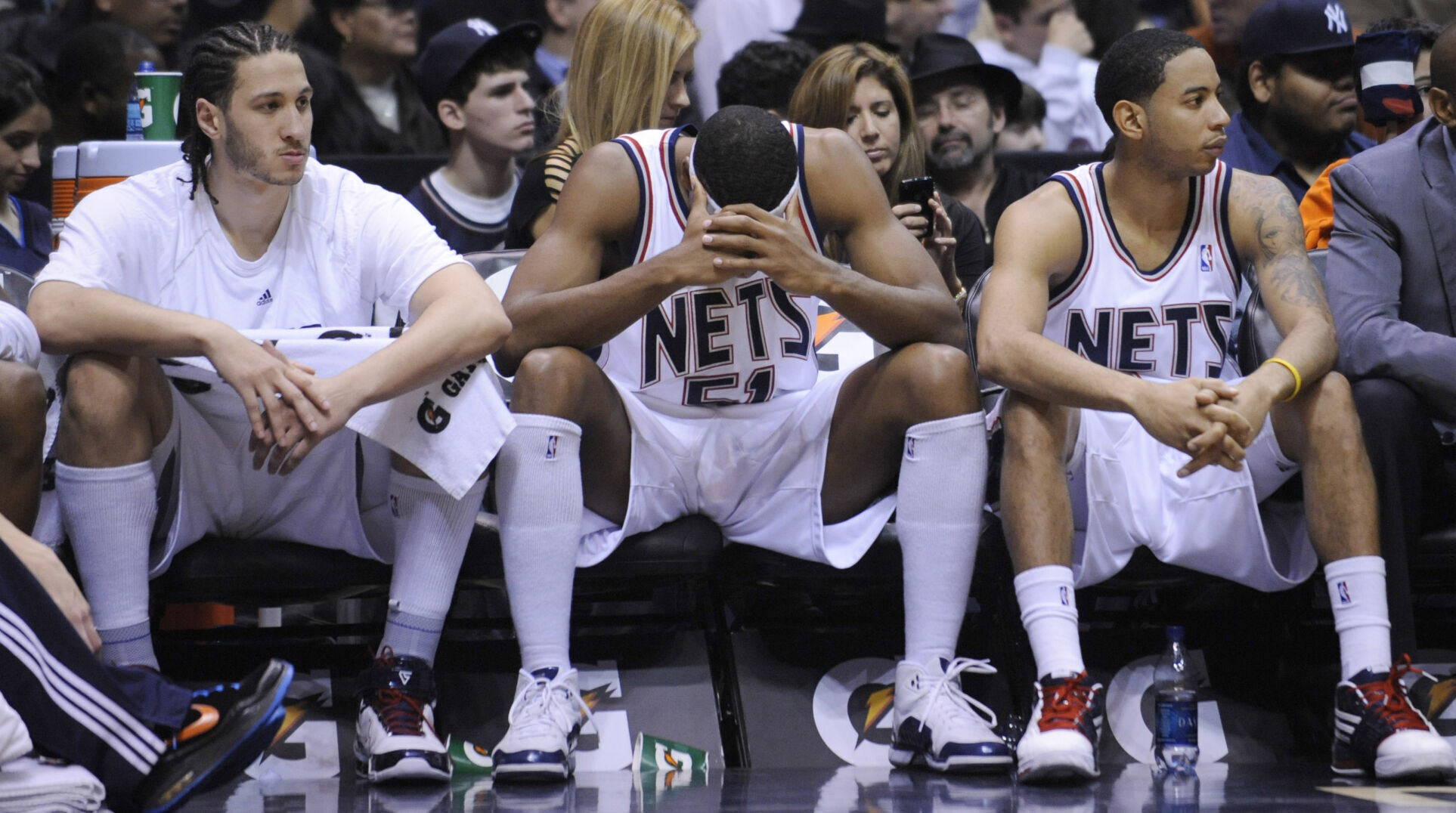2009: New Jersey Nets start season 0-18